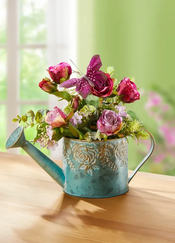 Aktuell Blumen-Gesteck in Gießkanne